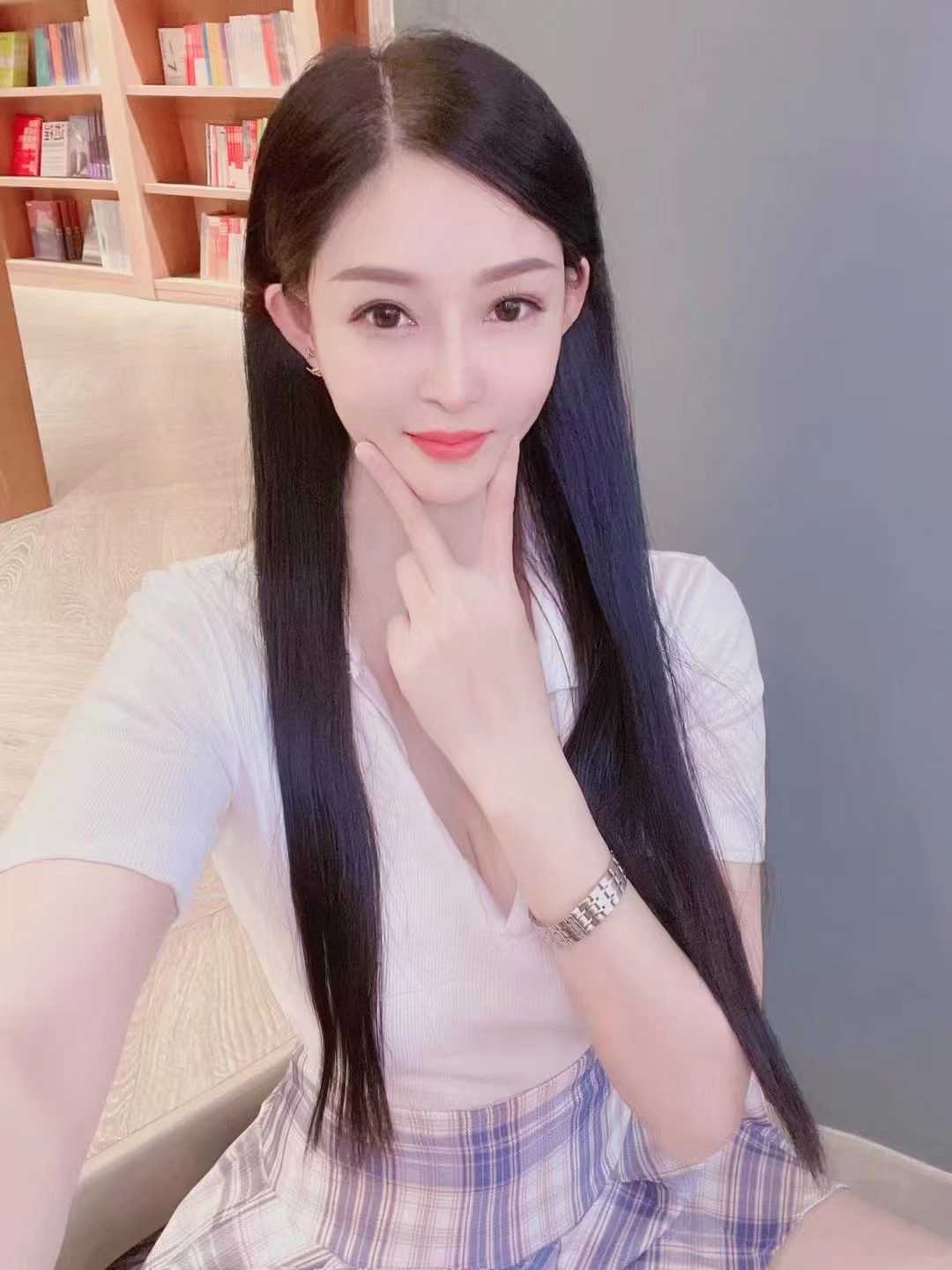 小巧玲珑的妹子